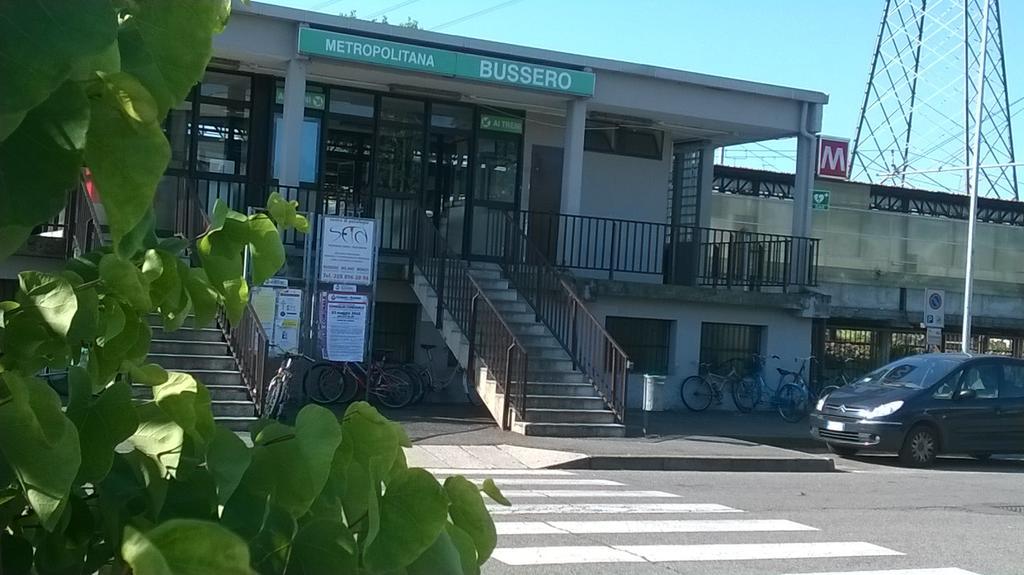 B&B Metrò Bussero Esterno foto